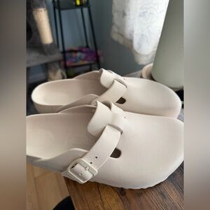 Boston Essentials EVA Eggshell